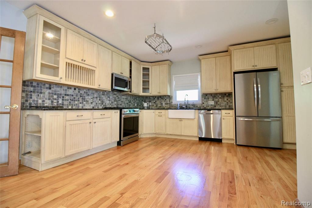 8372 Parshallville Road, Fenton, MI 48430 — Photo 4