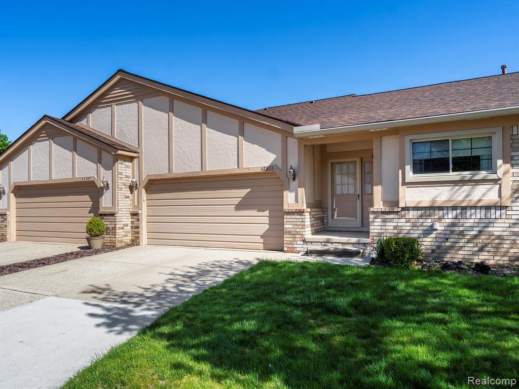 42393 WILLOW TREE Lane W, Clinton Twp, MI 48038 — Photo 2