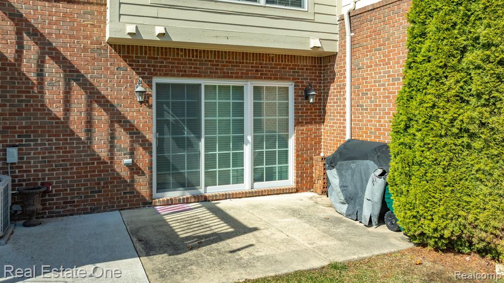 565 ANDOVER Court, Rochester Hills, MI 48306 — Photo 6