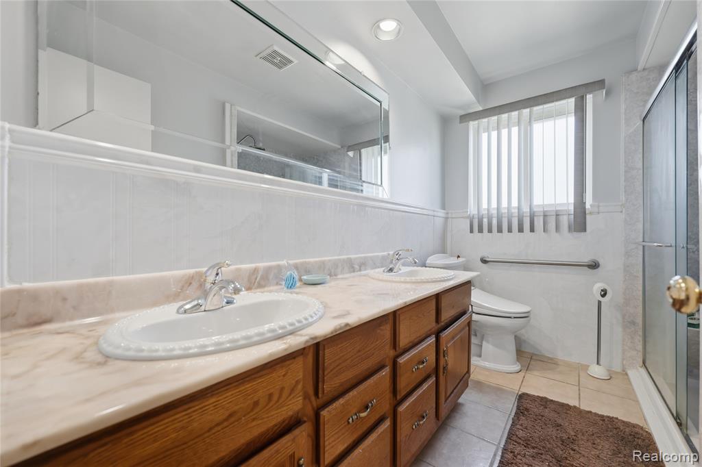 28832 Los Olas Drive, Warren, MI 48093 — Photo 13