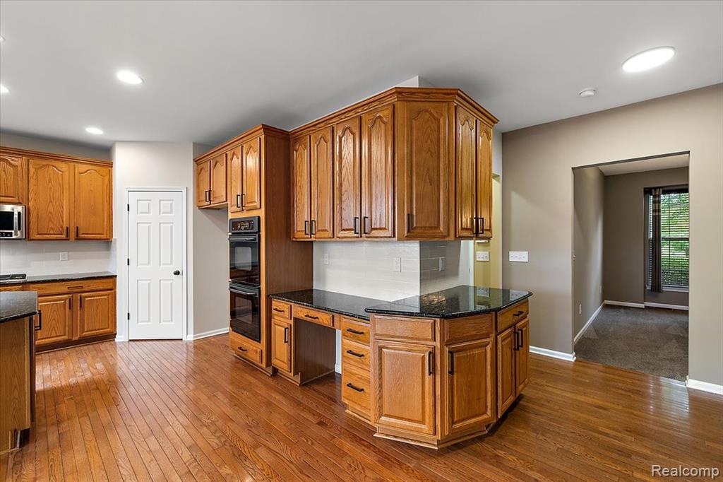 5390 Plantation Drive, Commerce Twp, MI 48382 — Photo 23