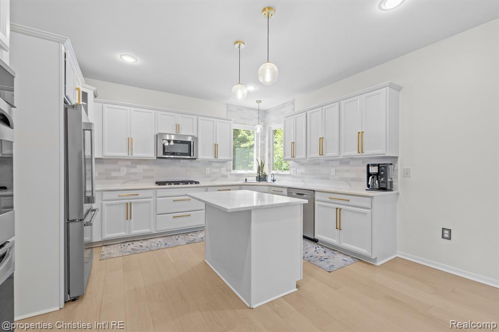 578 Red Bank Drive, White Lake, MI — Photo 11