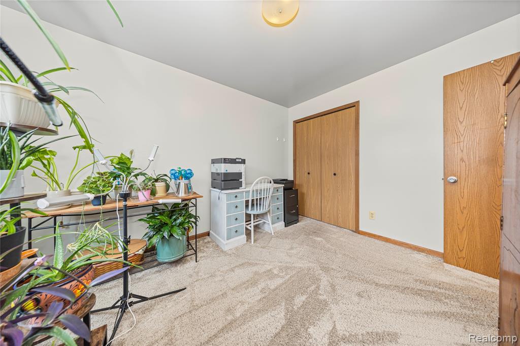 9085 Deering Street, Livonia, MI 48150 — Photo 23
