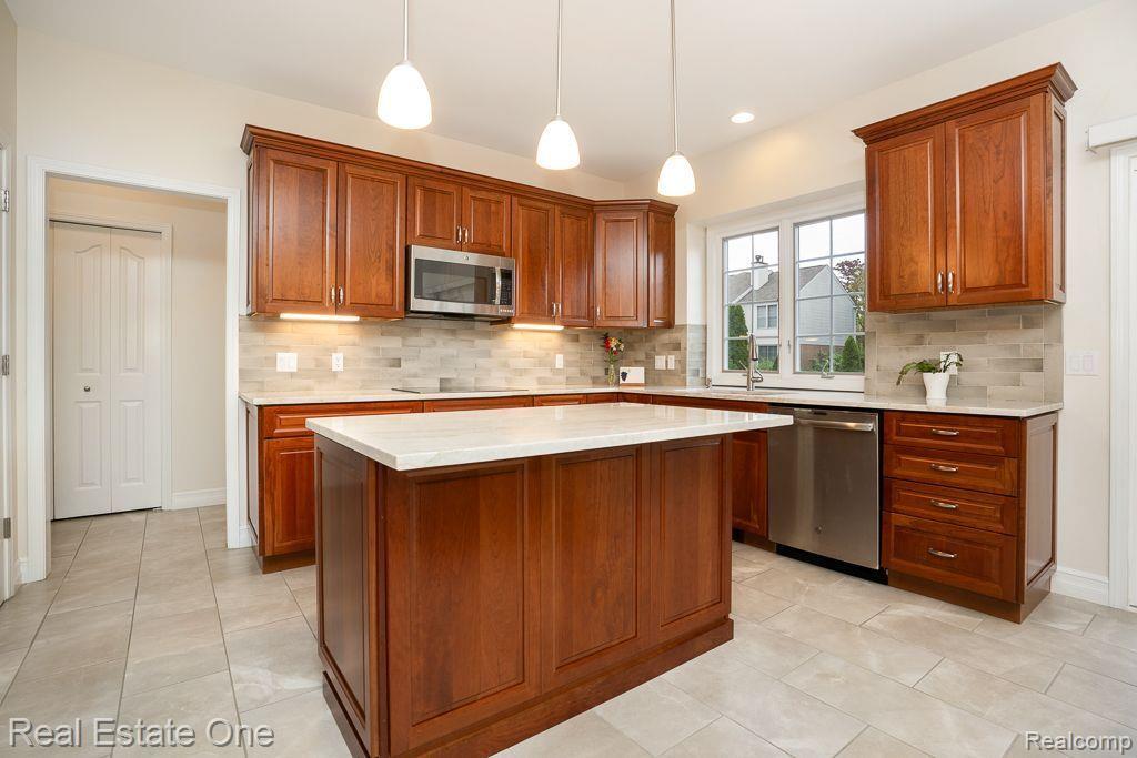 961 HOLLOW CORNERS, Rochester, MI 48307 — Photo 13