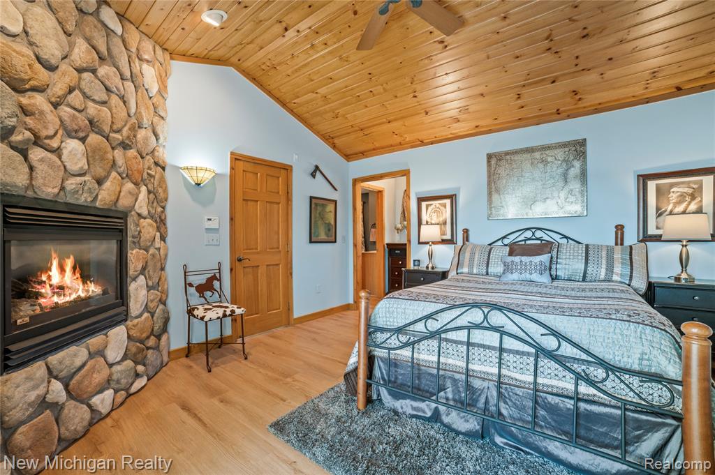 1811 Sunset Drive, Gaylord, MI 49735 — Photo 12