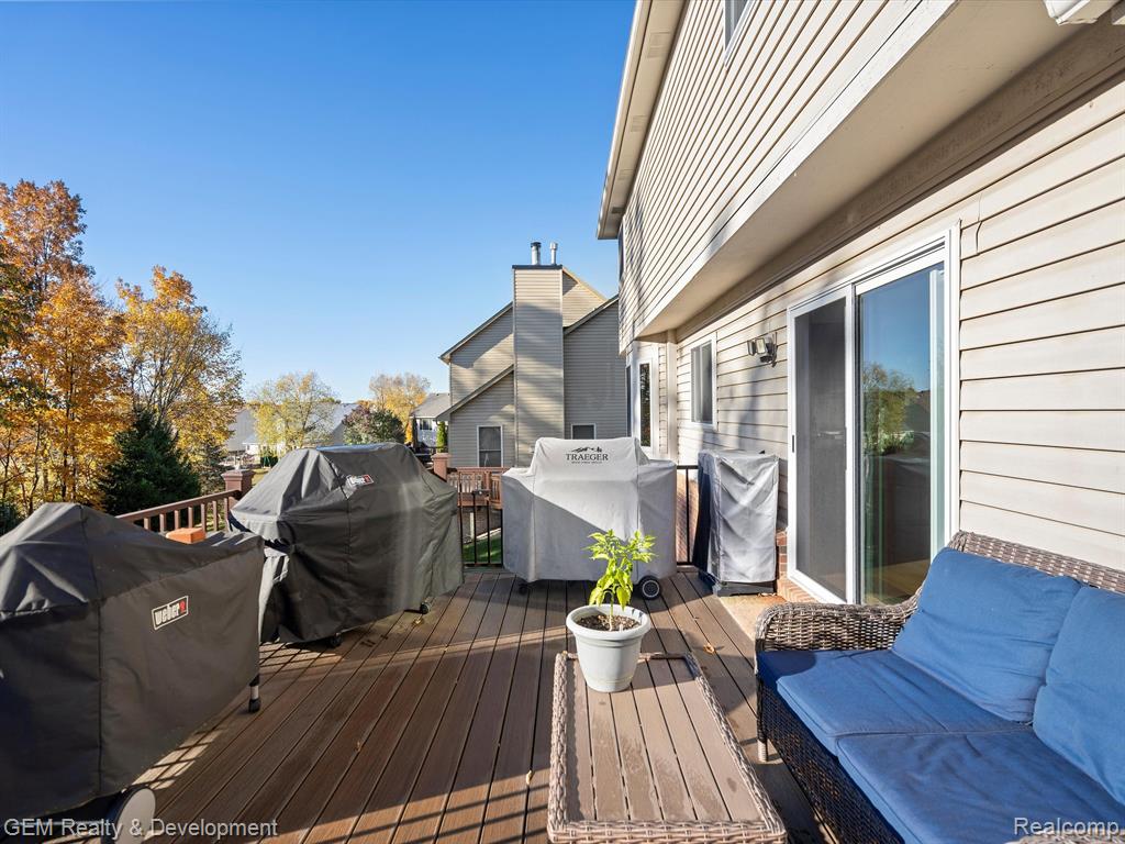 4163 DELPHINE Drive, Wixom, MI 48393 — Photo 34