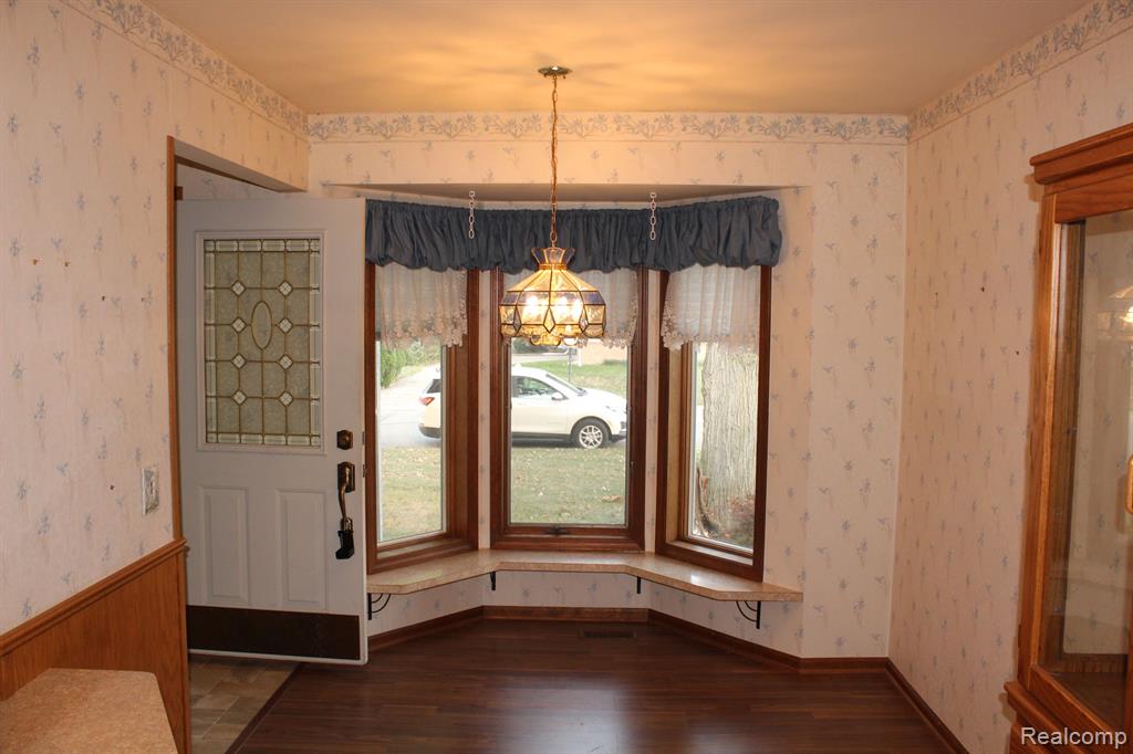 5599 Hickory Circle, Flushing, MI 48433 — Photo 14