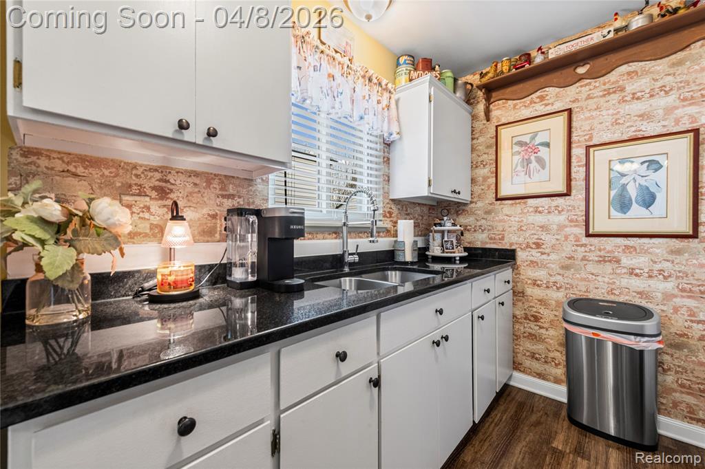 4685 Universal Street, Dearborn Heights, MI 48125 — Photo 11