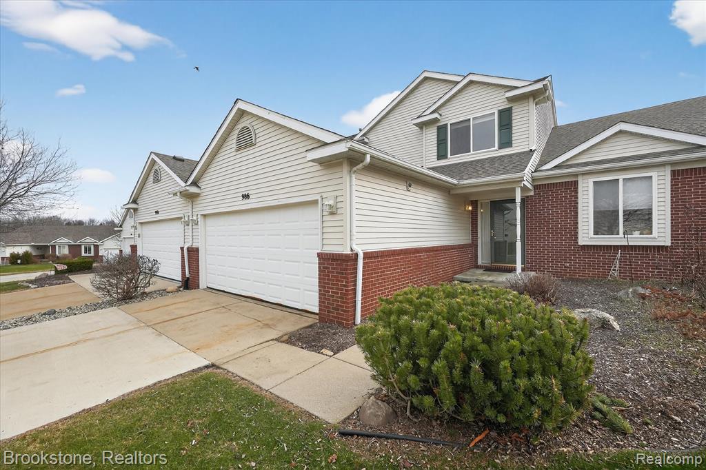 986 Spirea, 44, Howell, MI 48843 — Photo 4