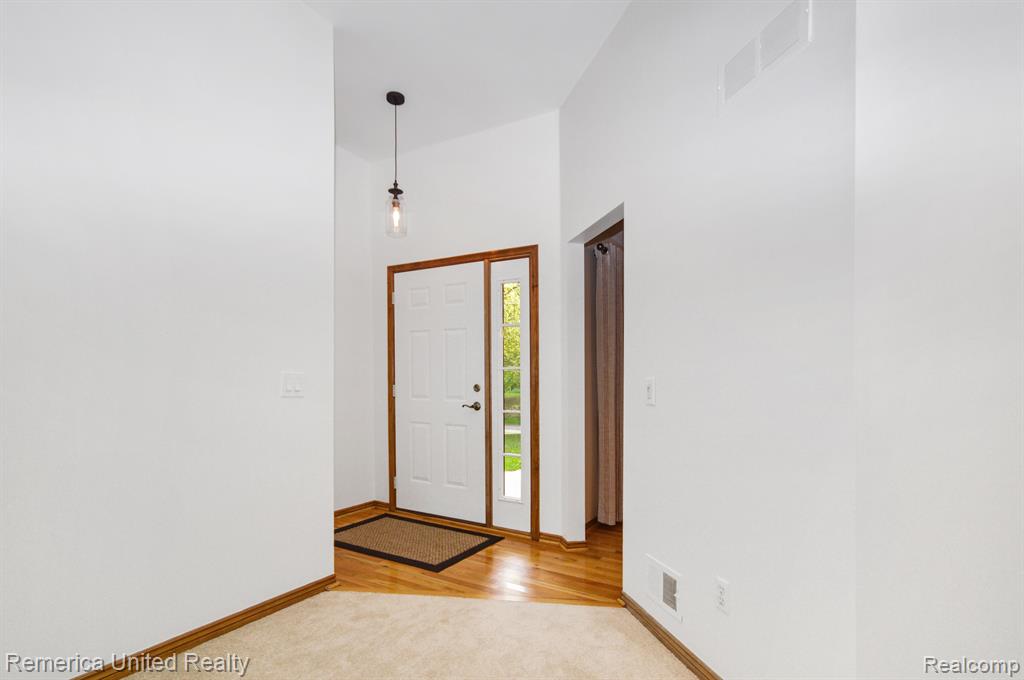 2781 HONEY SUCKLE Court, Wixom, MI 48393 — Photo 5