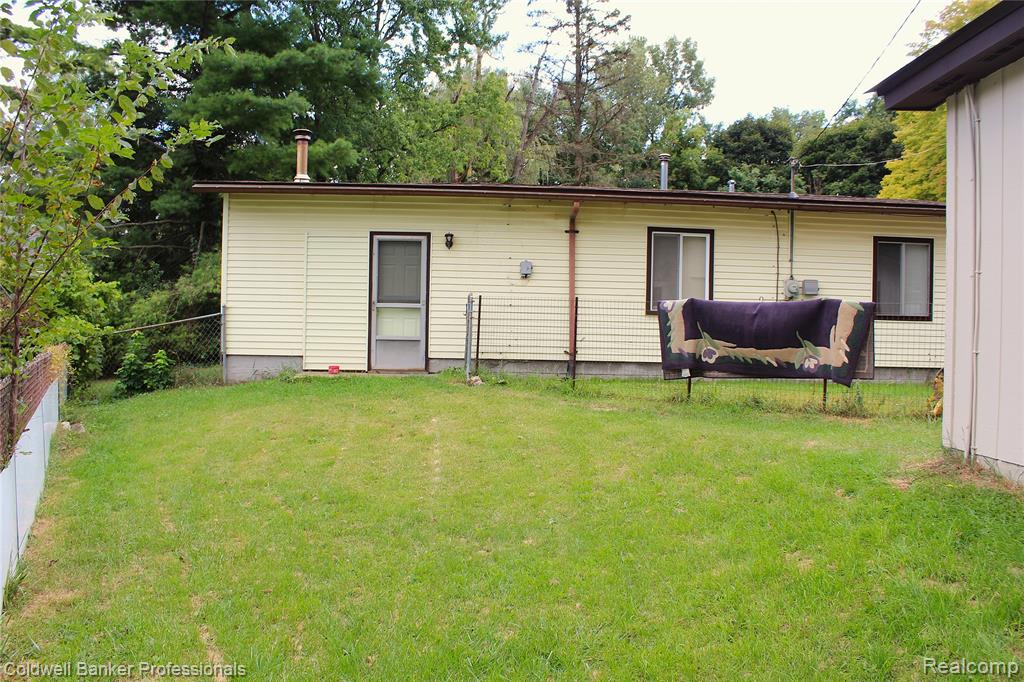 10593 9 Mile Road, Whitmore Lake, MI 48189 — Photo 21