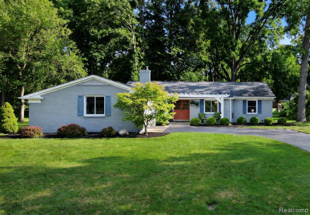 337 Beechview Drive S, Rochester, MI 48306