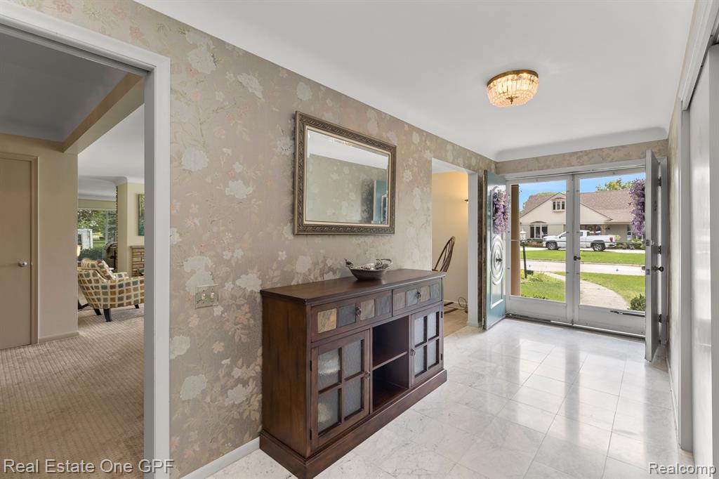 60 MOORLAND Drive, Grosse Pointe Shores, MI 48236 — Photo 5