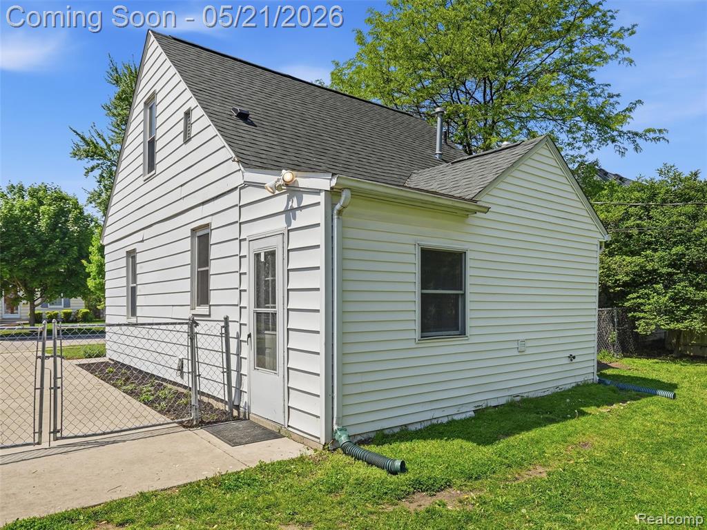 22329 Maxine Street, Saint Clair Shores, MI 48080 — Photo 24