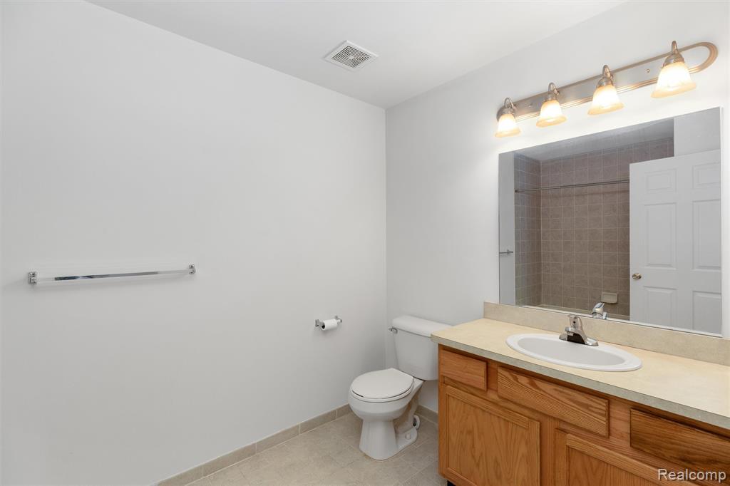 1790 Flagstone Circle, Rochester, MI 48307 — Photo 22