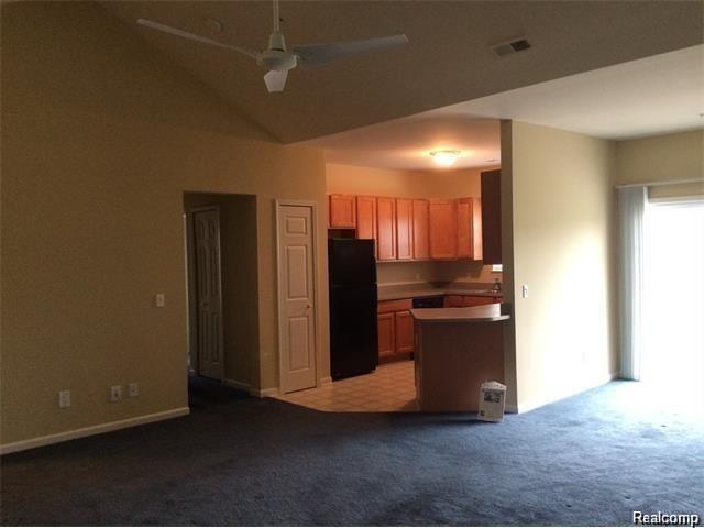14210 Addington Drive, Commerce Twp, MI 48390 — Photo 8