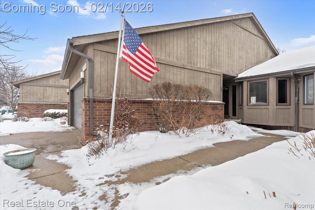 9883 Hawthorne Glen Drive, Grosse Ile, MI 48138 — Photo 2