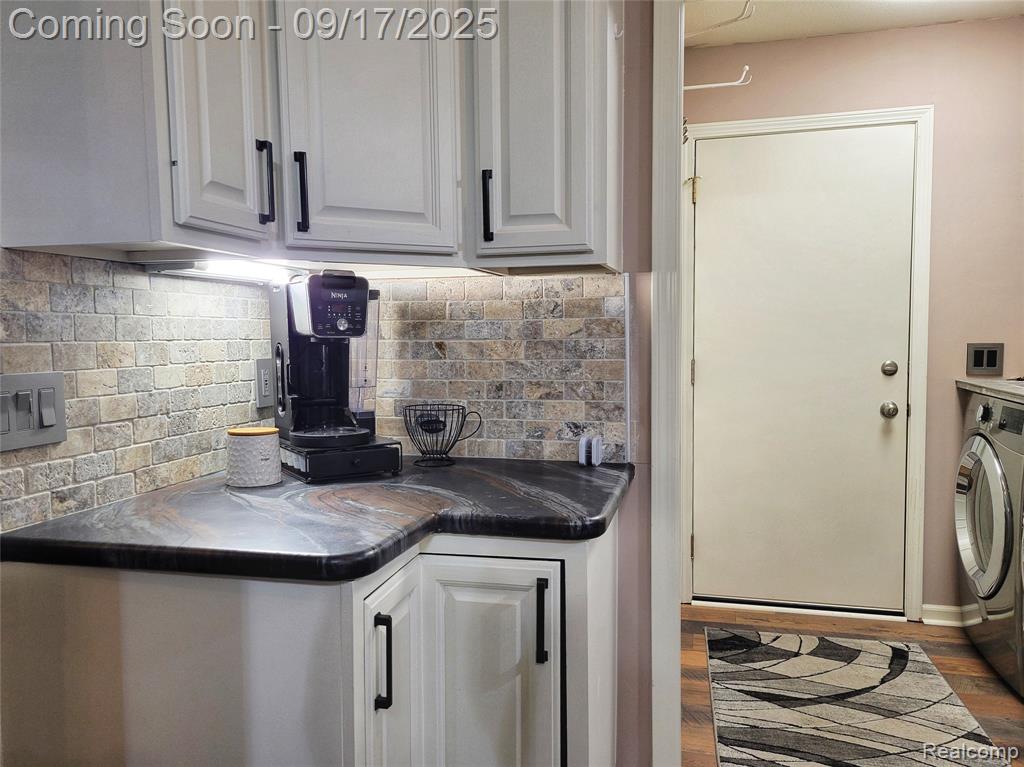 5566 Elmhurst Drive, Trenton, MI 48183 — Photo 12