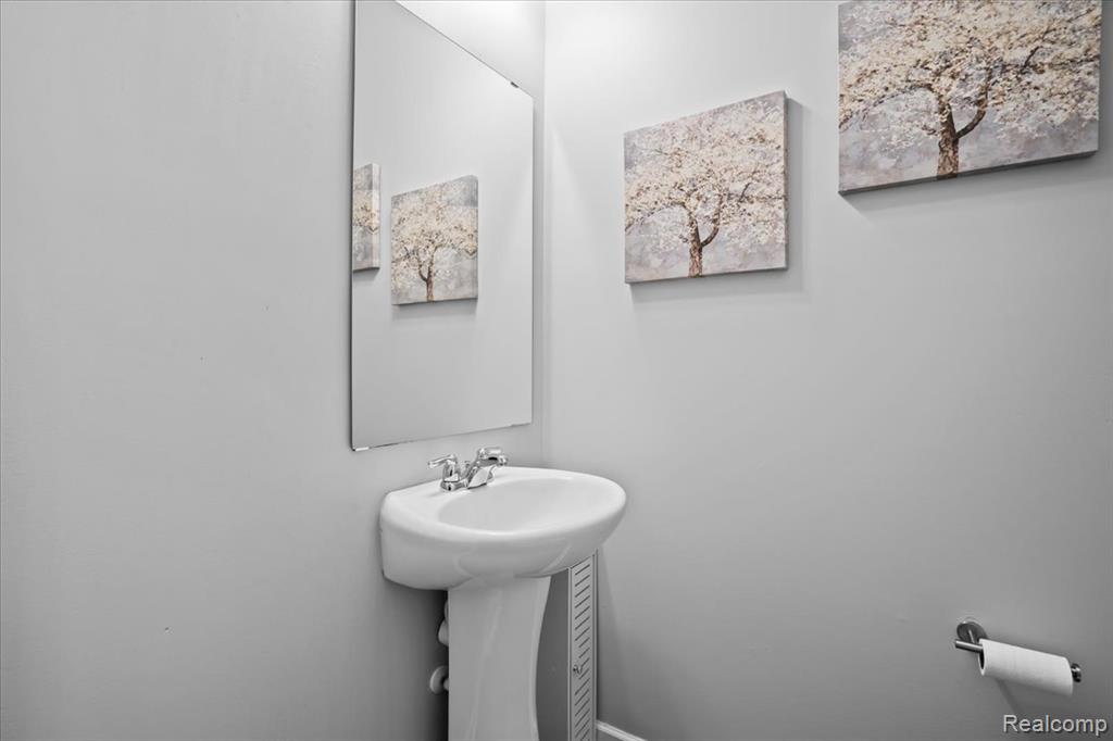 49645 Hartwick Drive, Novi, MI — Photo 19