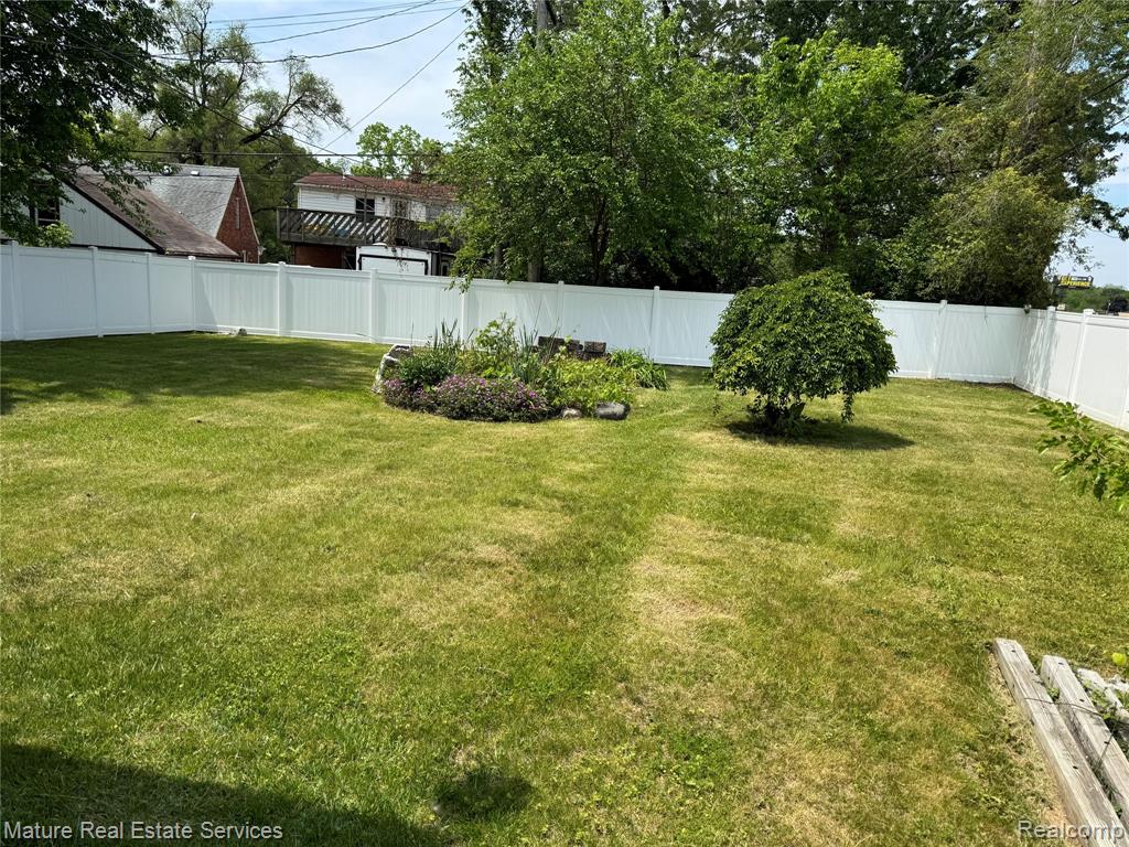 13585 Rockdale Street, Detroit, MI 48223 — Photo 33