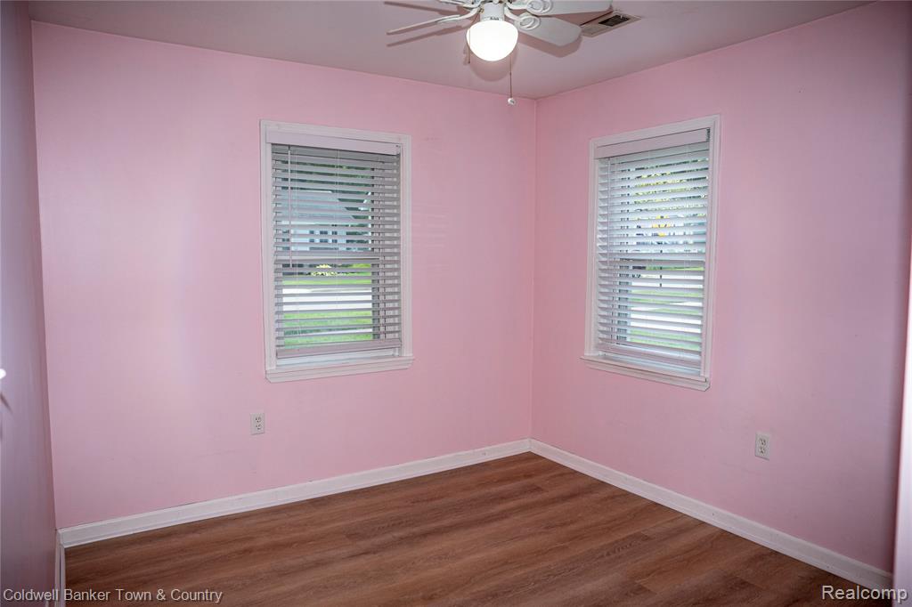 528 W Clinton Street, Howell, MI 48843 — Photo 13