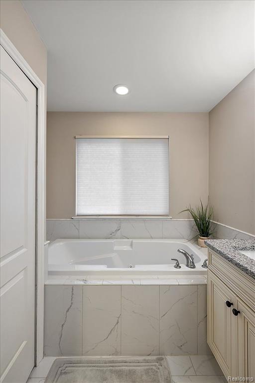 3973 LISA MARIE Drive, Sterling Heights, MI 48314 — Photo 37