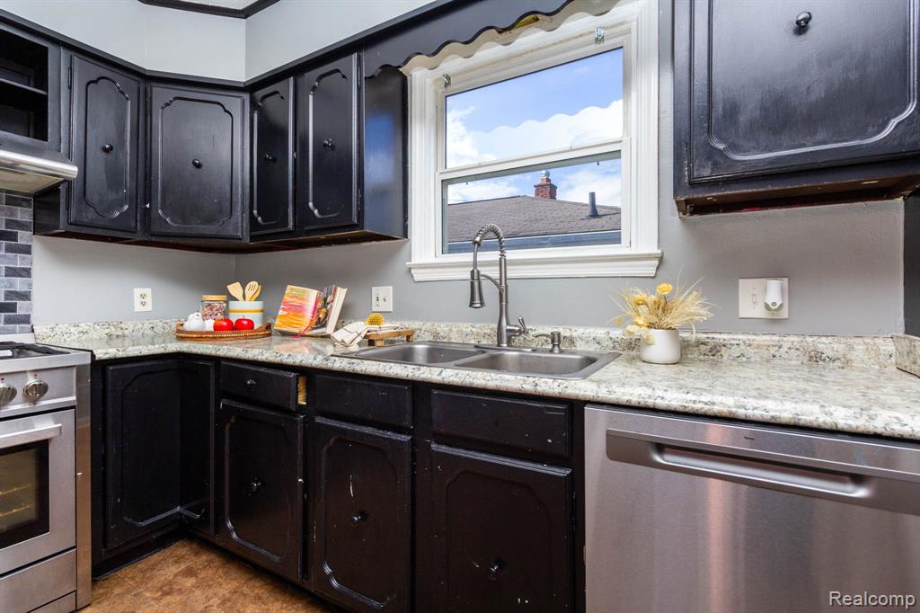 7481 Gerald Avenue, Warren, MI 48092 — Photo 11
