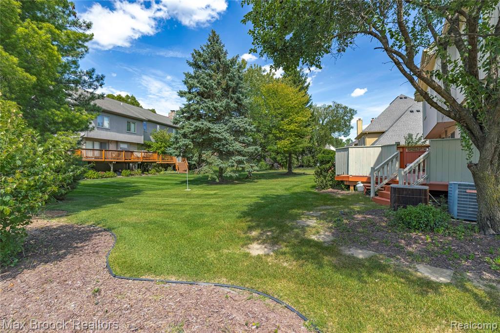 6684 Stonebridge E, West Bloomfield, MI — Photo 49