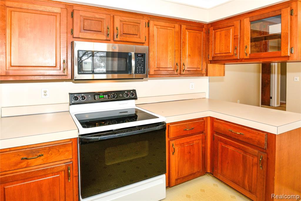 884 Eugene Drive, Oxford, MI 48371 — Photo 19