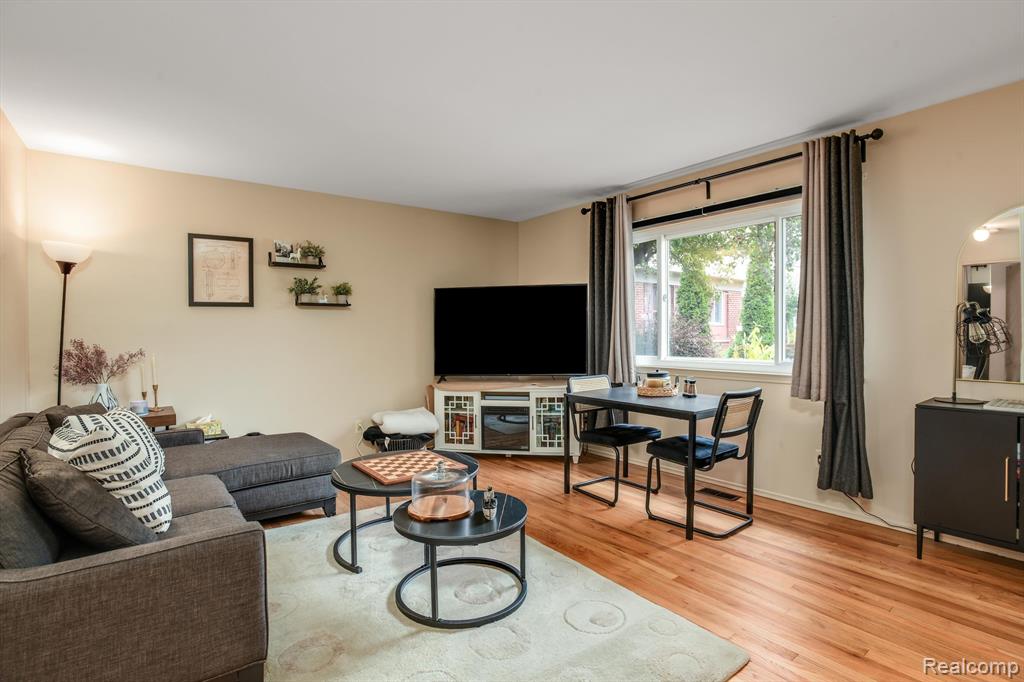 3043 Williamsburg, Ann Arbor, MI 48108 — Photo 2