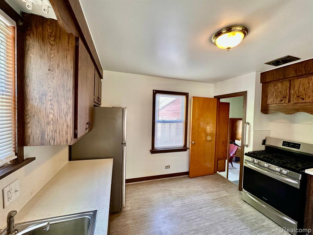 6790 WINONA Avenue, Allen Park, MI 48101 — Photo 12