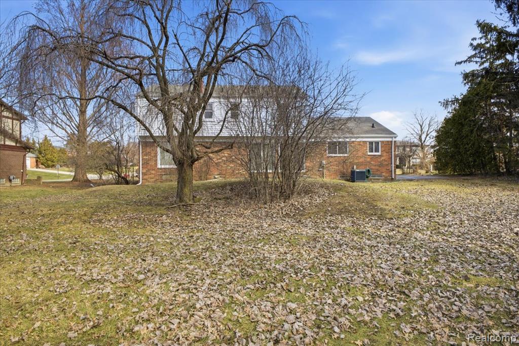 5634 Stratford Drive, West Bloomfield, MI — Photo 45