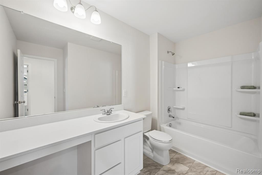 372 Edge Brook Drive, Holly, MI 48442 — Photo 18