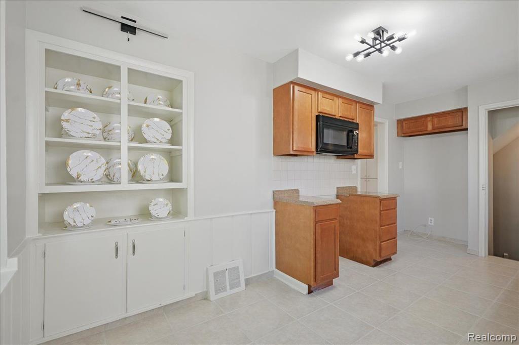46 E LONGFELLOW Avenue, Pontiac, MI 48340 — Photo 25