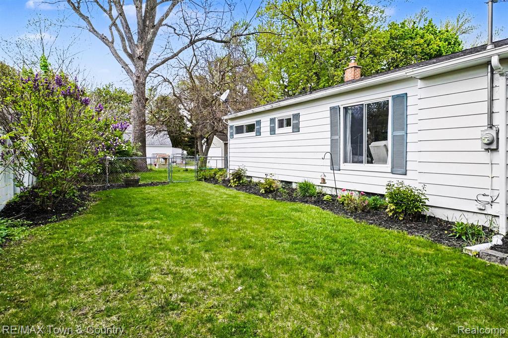 207 Labian Drive, Flushing, MI 48433 — Photo 19