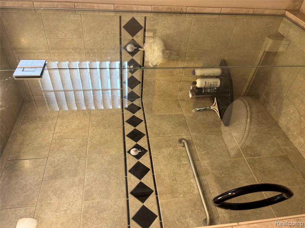 5435 Pointe Drive, East China, MI — Photo 5