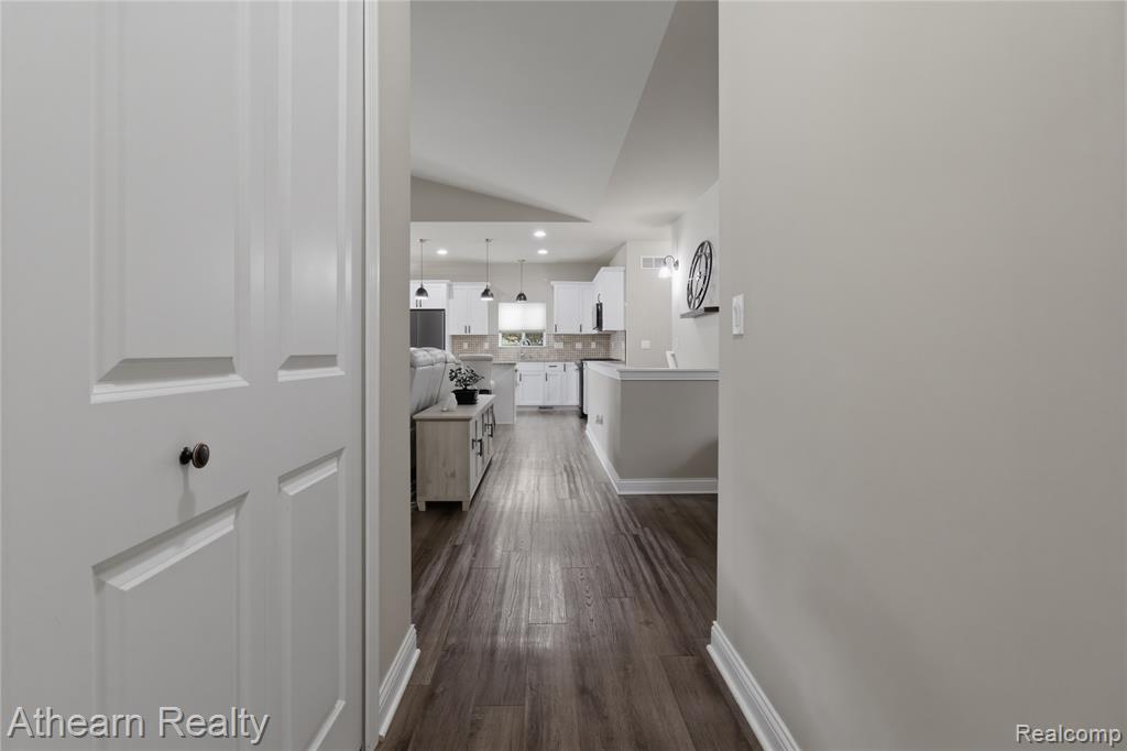 8197 Hidden Cove Court, Grand Blanc, MI 48439 — Photo 44