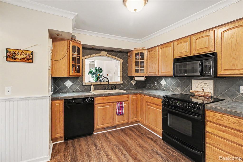 678 Summit Ridge Drive, Milford, MI 48381 — Photo 13