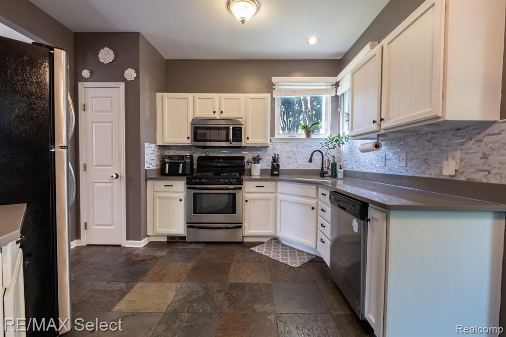 15242 Weller Court, Holly, MI 48442 — Photo 7
