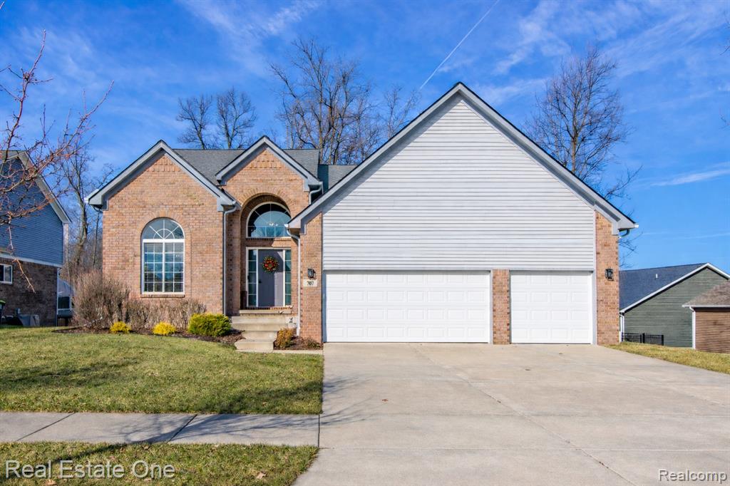 707 6th Street, Fenton, MI 48430 — front exterior