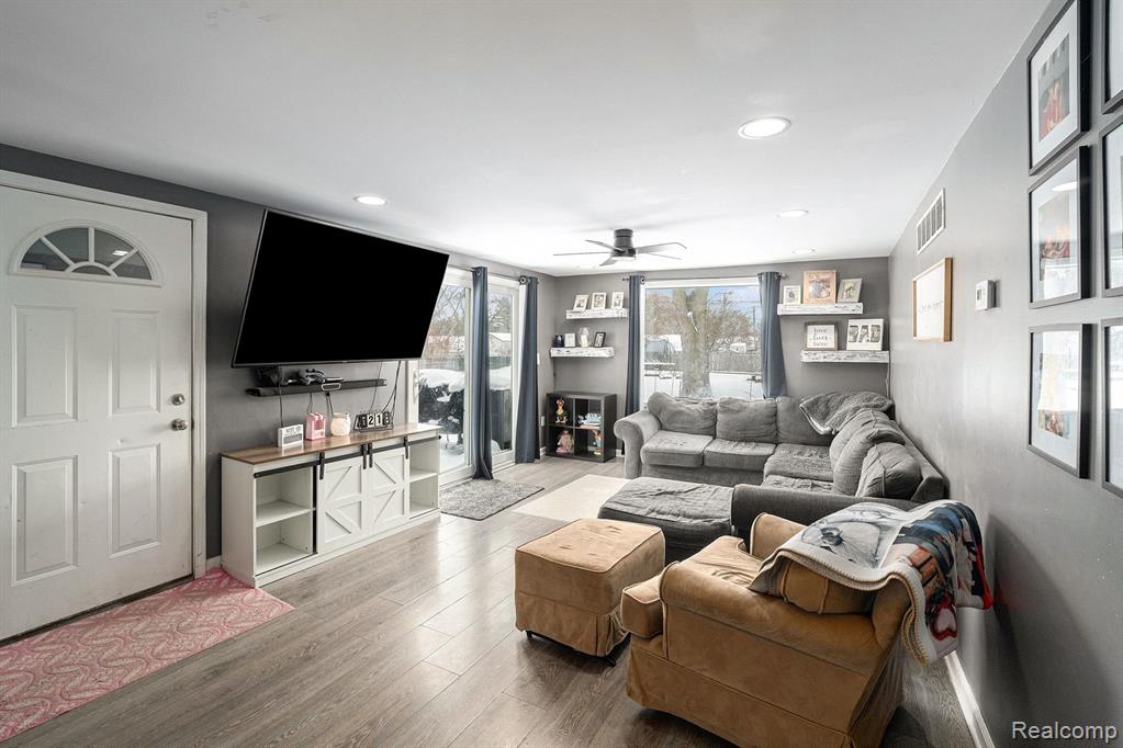 G4203 Van Slyke Road, Flint, MI 48507 — Photo 6
