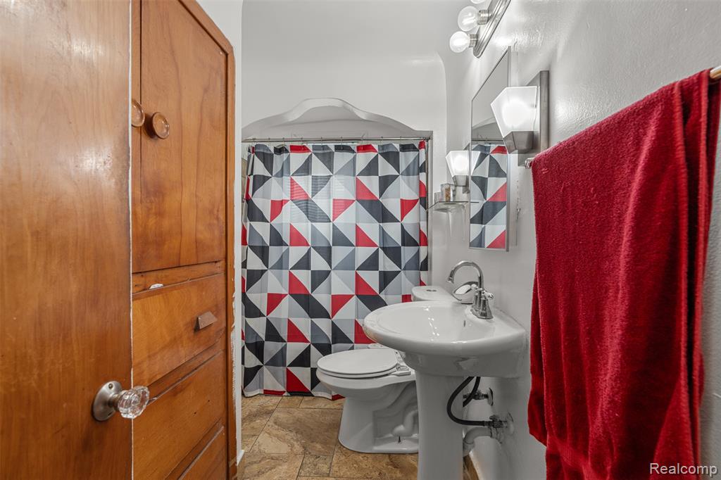 7044 Continental Avenue, Warren, MI 48091 — Photo 6