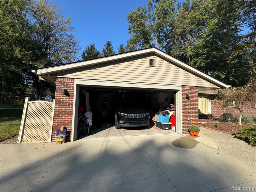 7665 Apache Trail Road, Temperance, MI 48182 — Photo 40