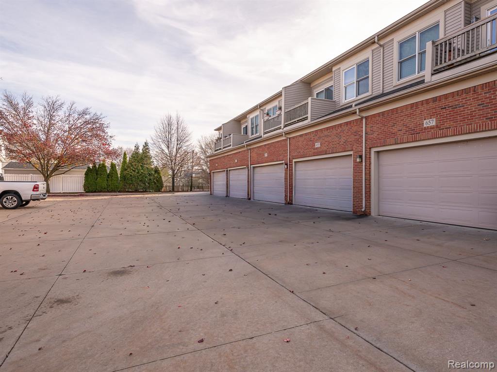 655 Vinewood Street, Wyandotte, MI 48192 — Photo 24