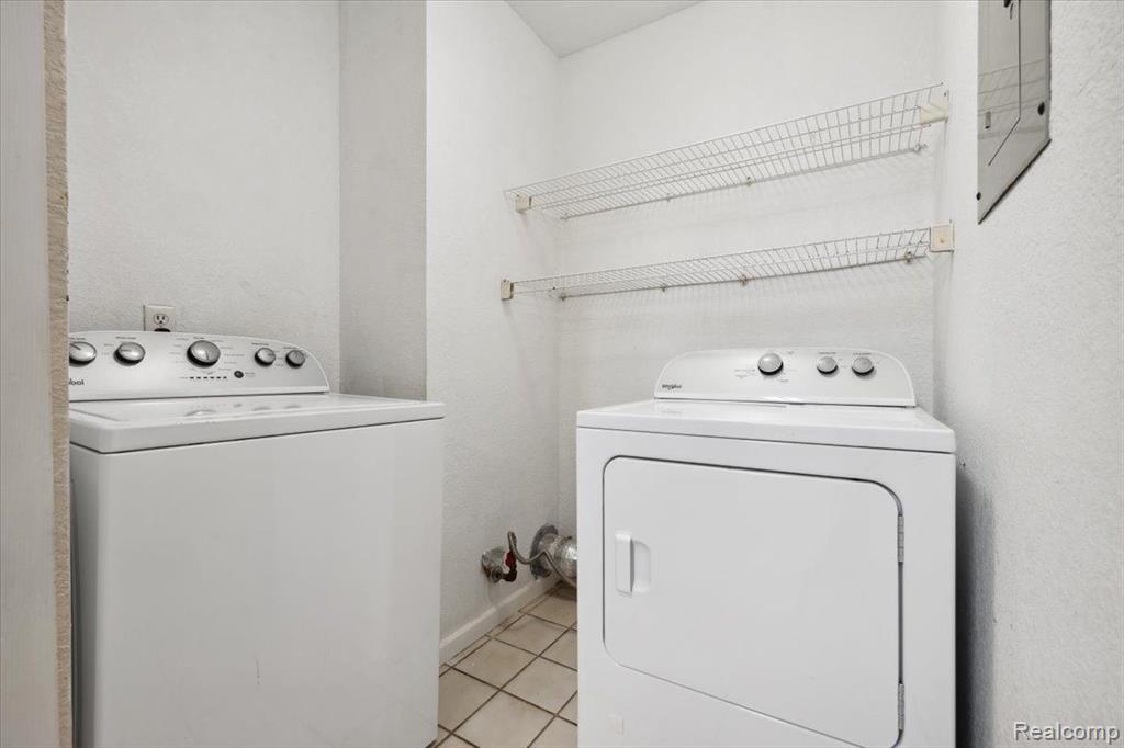 1137 CURZON Court, 101, Howell, MI 48843 — Photo 14