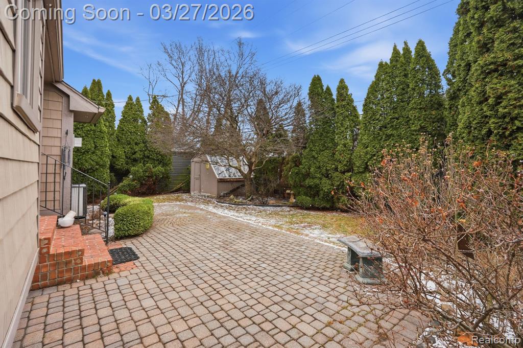 22432 Pointe Drive, Saint Clair Shores, MI 48081 — Photo 26