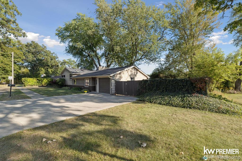 6015 Rowley Boulevard, Waterford, MI — Photo 2