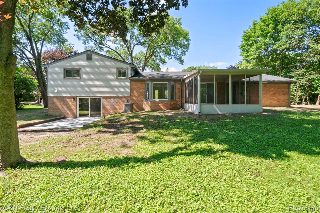 4089 Aberdeen Court, West Bloomfield, MI 48323 — Photo 44