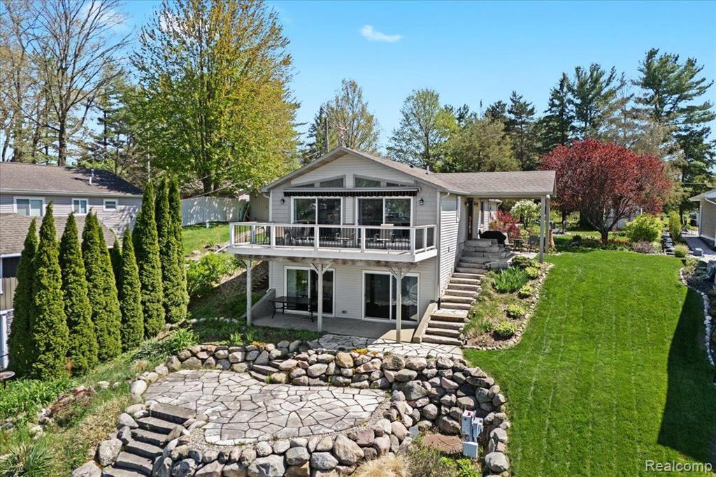 6521 HARTWOOD Drive, Fenton, MI 48430 — Photo 2