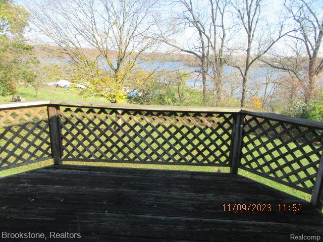 13229 LAKE POINT Boulevard, Belleville, MI 48111 — Photo 12